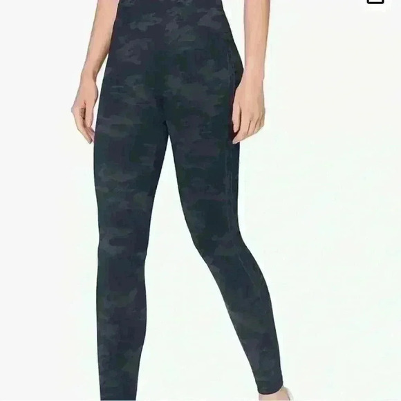 SPANX Look at Me Now Seamless Leggings size S in Black Camo - Picture 1 of 6